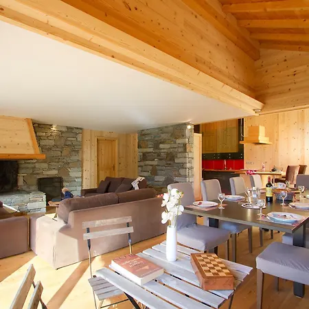 Vue Exceptionnelle - 6 Pers. Chalet *